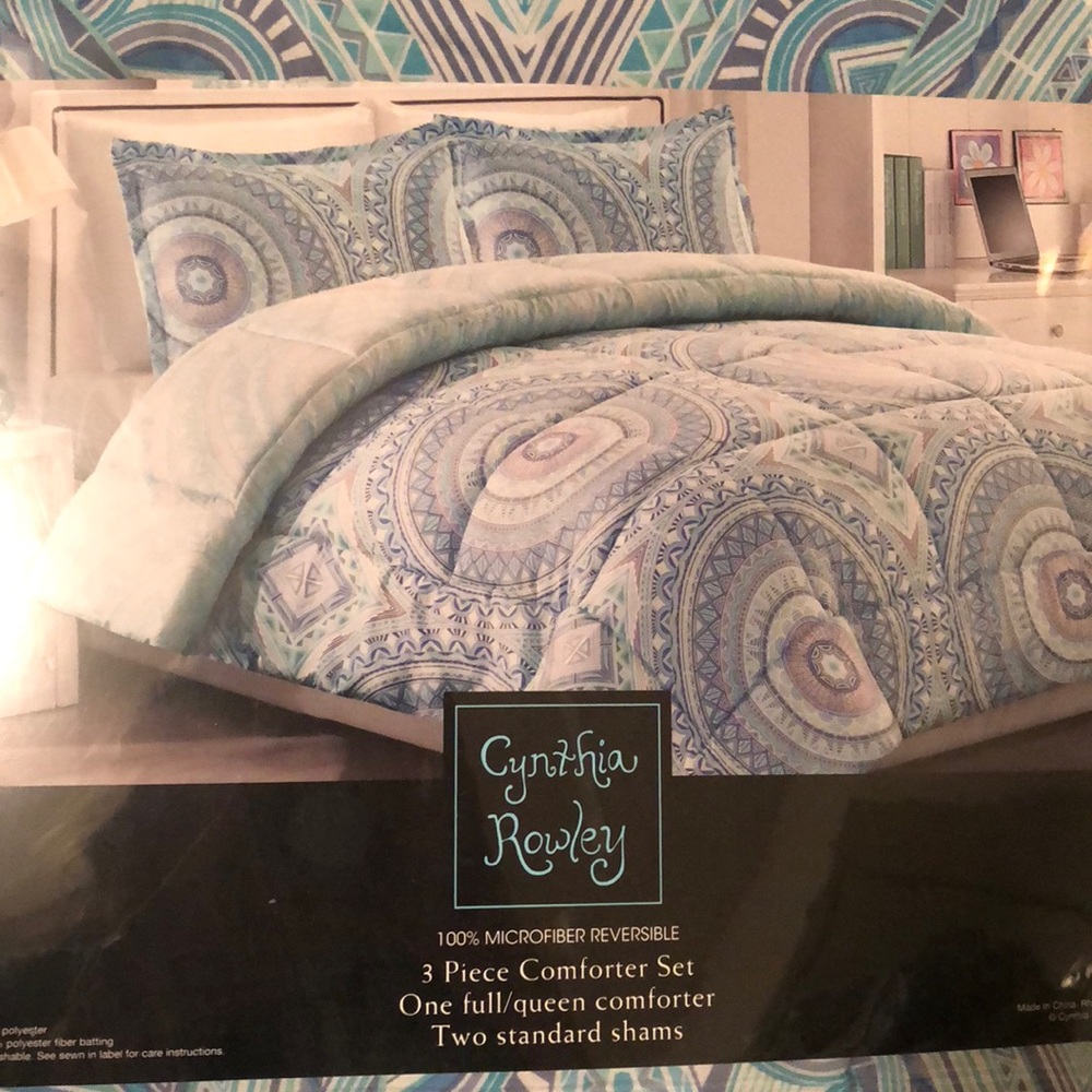 Cynthia Rowley 3 piece comforter set